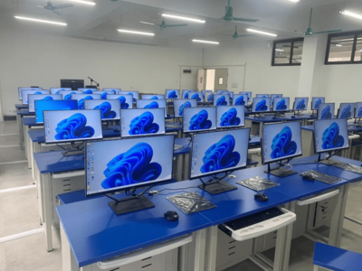 AOC一體機(jī)賦能賀州學(xué)院 構(gòu)建“人工智能未來(lái)工廠”的堅(jiān)實(shí)硬件基石